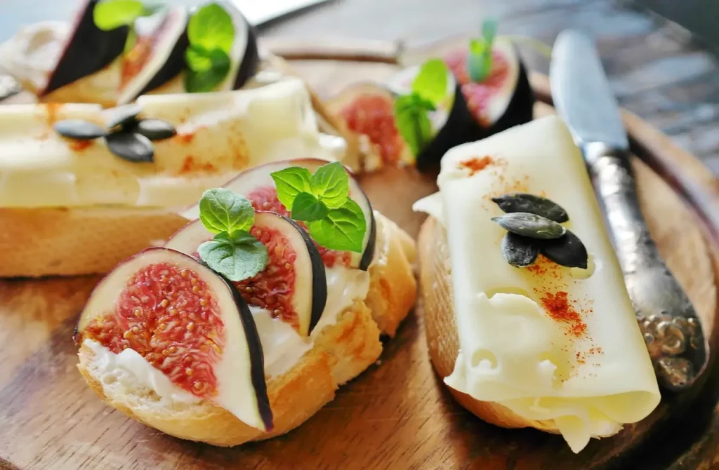 Kanapki z serem i figą